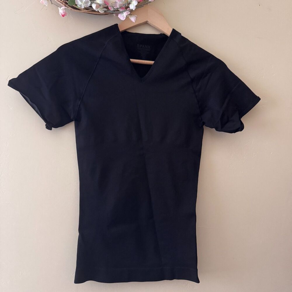 SPANX Men's Zoned Performance Black V-Neck Under Shirt size XL (46-48) NWOT